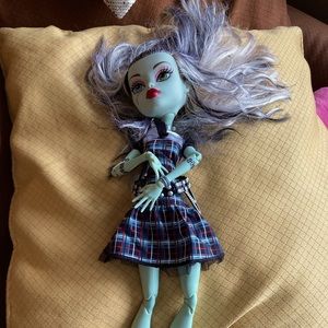 2010 Monster High doll/ Frankie